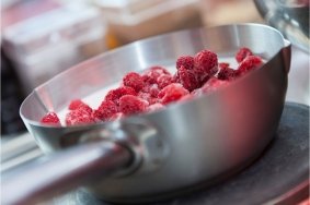 Cooking raspberries for coulis